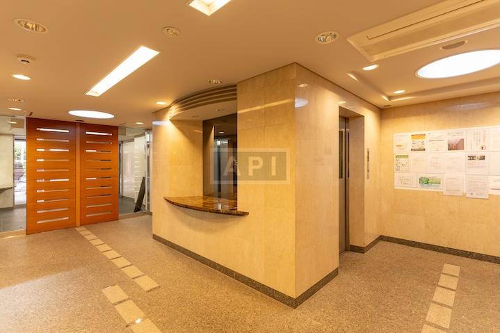  |  Exterior photo 05