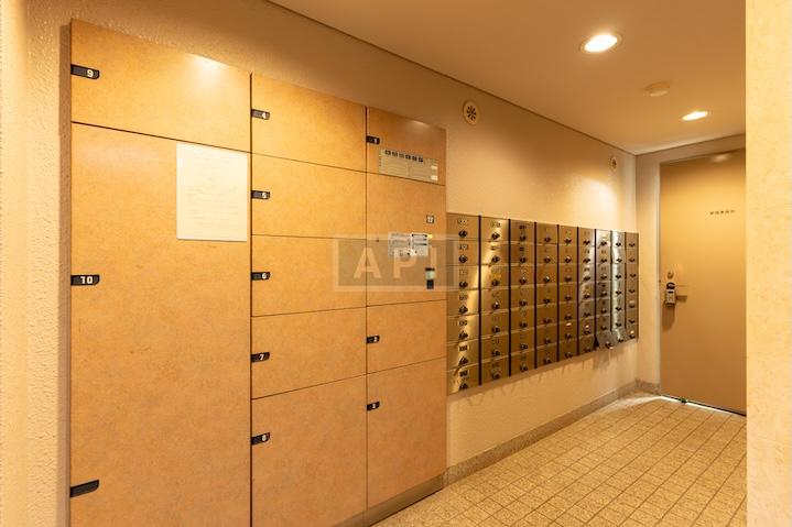  |  Exterior photo 06