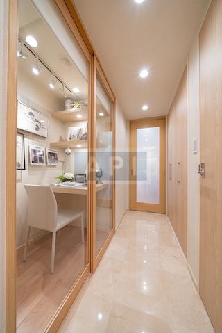  |  Interior photo 10