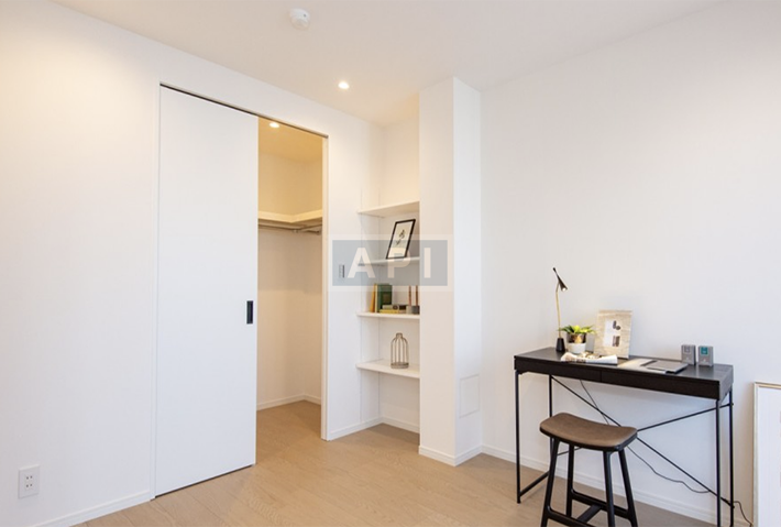  |  Interior photo 04