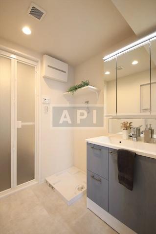  |  Interior photo 05