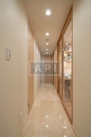  |  Interior photo 12