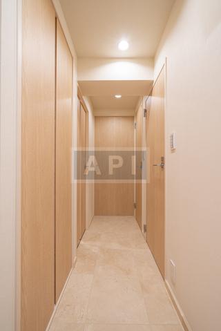  |  Interior photo 12