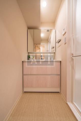  |  Interior photo 07