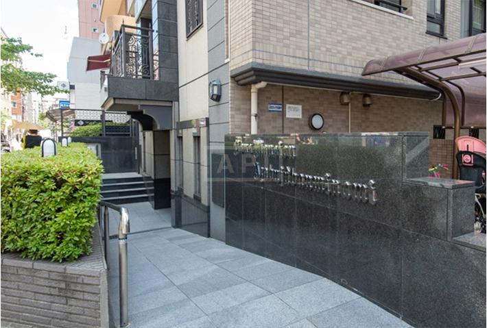  |  Exterior photo 08