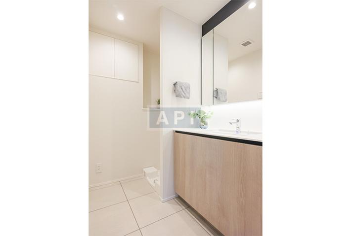  |  Interior photo 11
