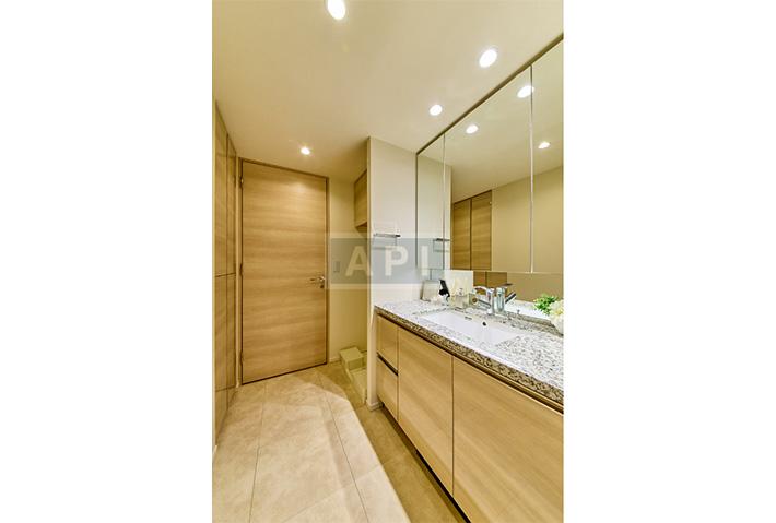  |  Interior photo 08