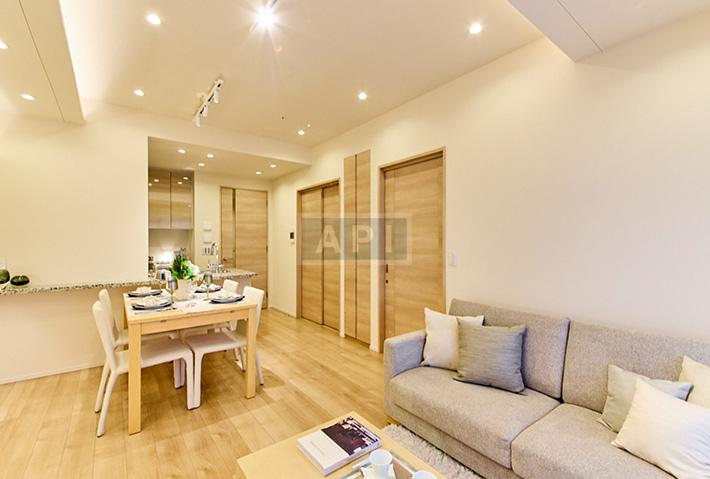  |  Interior photo 04