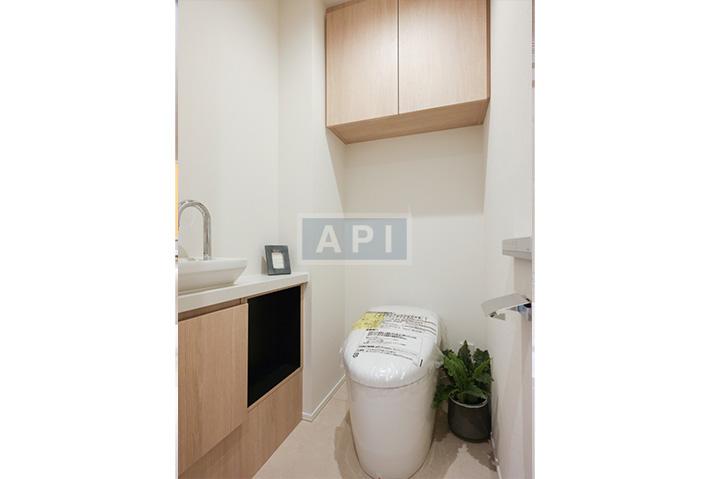  |  Interior photo 10