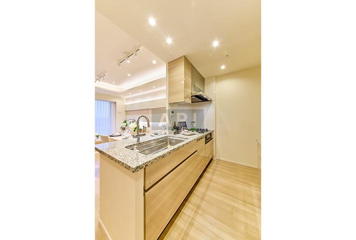  |  Interior photo 06