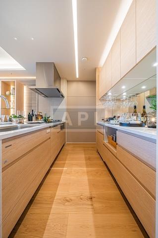  |  Interior photo 06