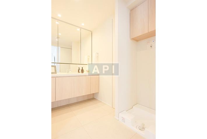  |  Interior photo 07