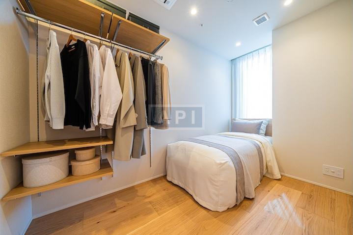  |  Interior photo 10