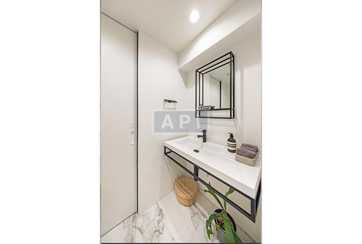  |  Interior photo 10