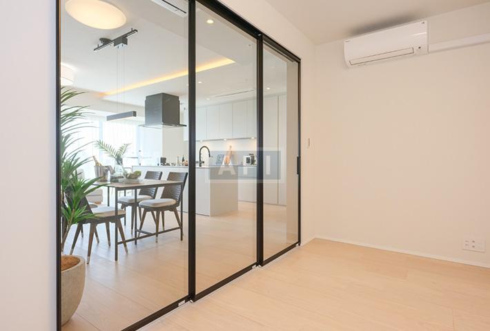 |  Interior photo 04