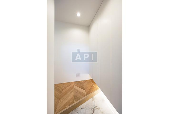  |  Interior photo 11