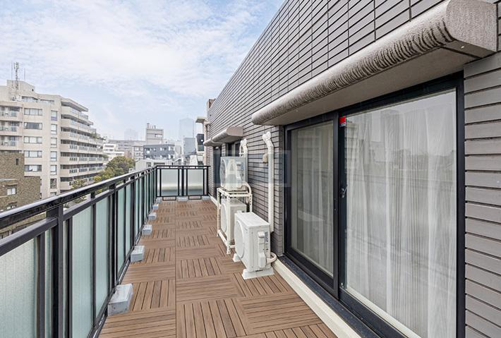  |  Interior photo 14
