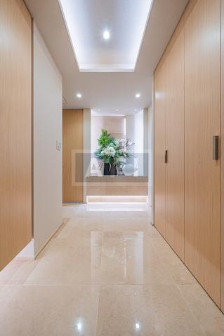  |  Interior photo 13