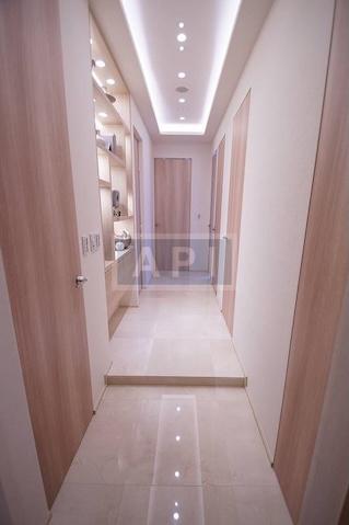  |  Interior photo 08