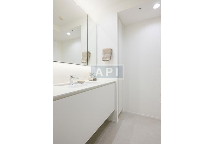  |  Interior photo 05