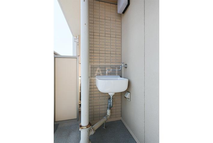  |  Interior photo 16