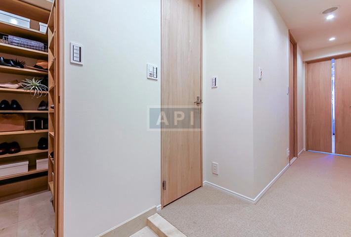  |  Interior photo 11