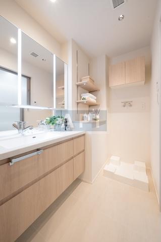  |  Interior photo 05