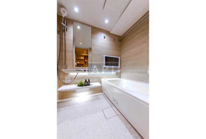  |  Interior photo 10