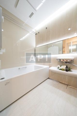 |  Interior photo 06