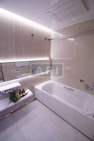  |  Interior photo 04