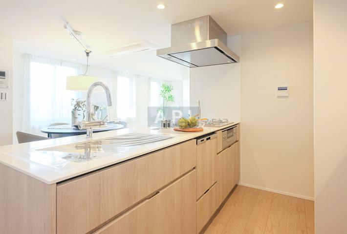  |  Interior photo 06