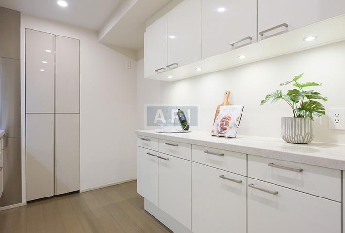  |  Interior photo 04