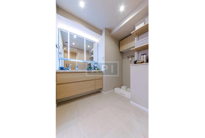  |  Interior photo 09