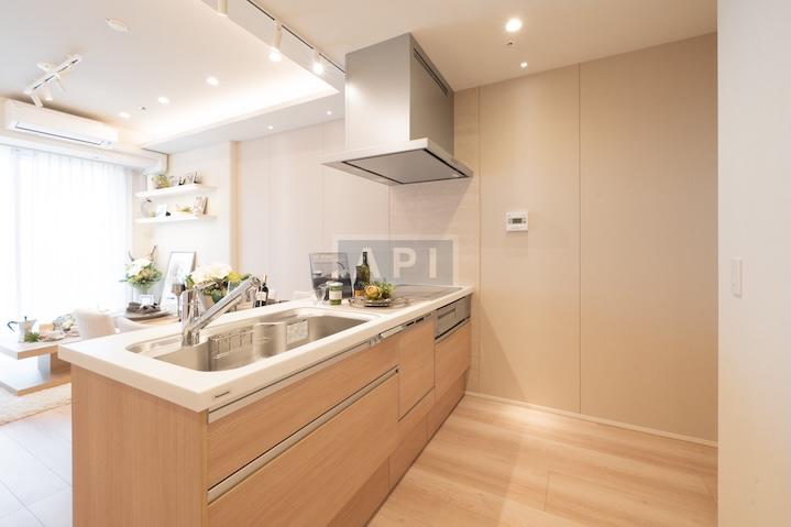  |  Interior photo 04