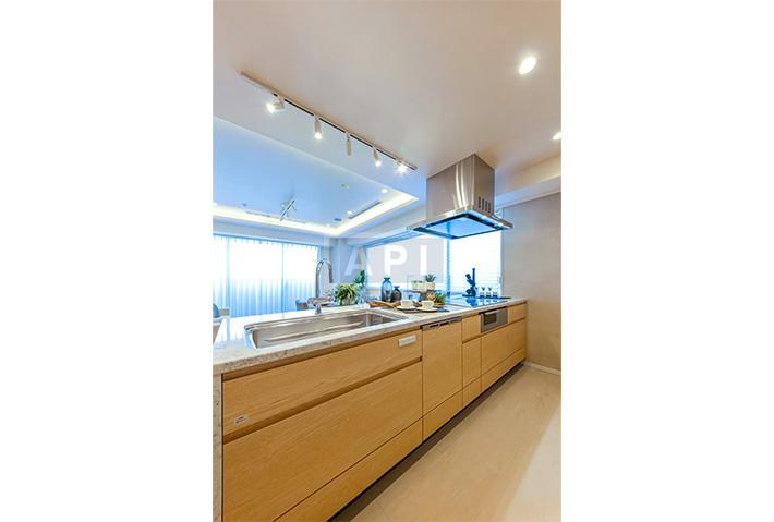  |  Interior photo 05