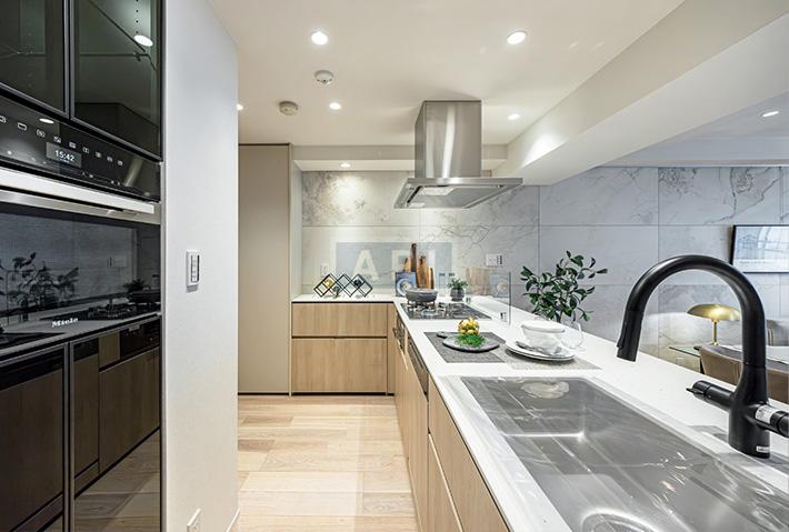  |  Interior photo 17