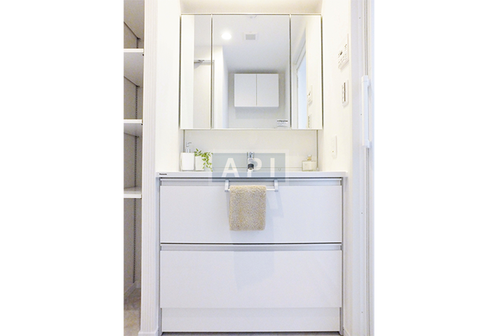  |  Interior photo 03