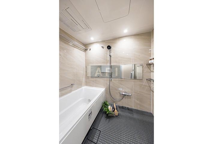  |  Interior photo 11