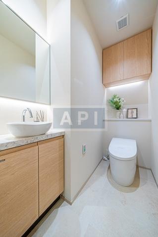  |  Interior photo 12