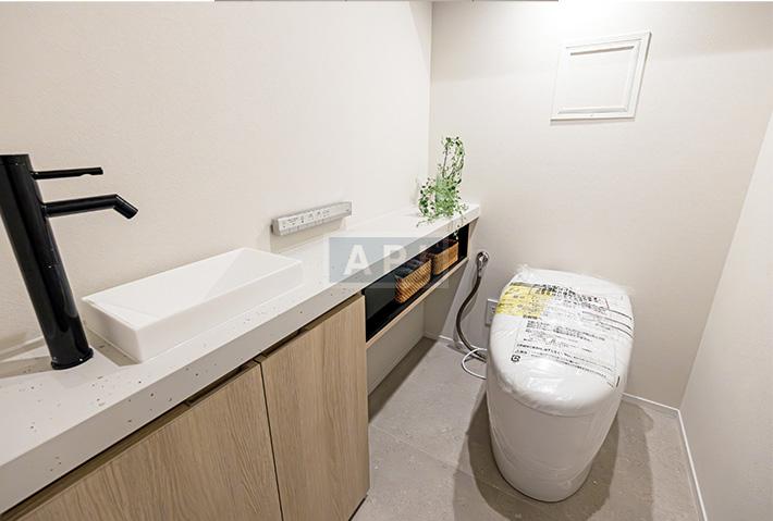  |  Interior photo 12