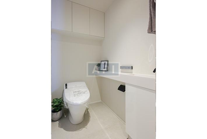  |  Interior photo 12