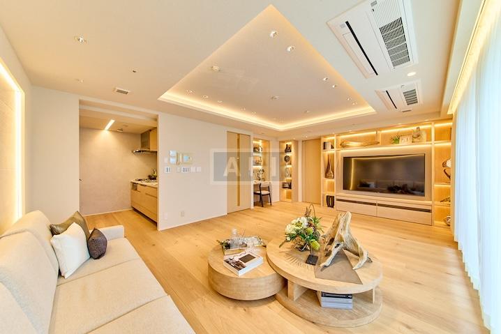  |  Interior photo 04