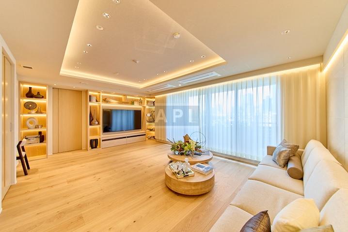  |  Interior photo 02