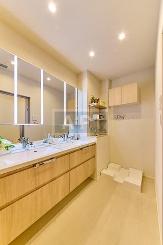  |  Interior photo 06