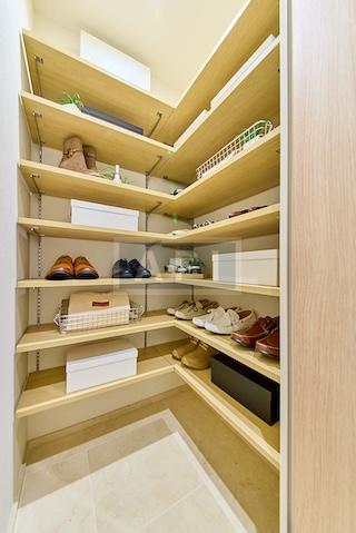  |  Interior photo 11