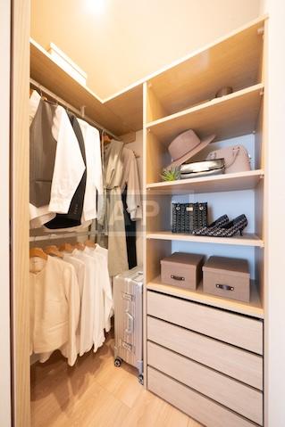  |  Interior photo 13