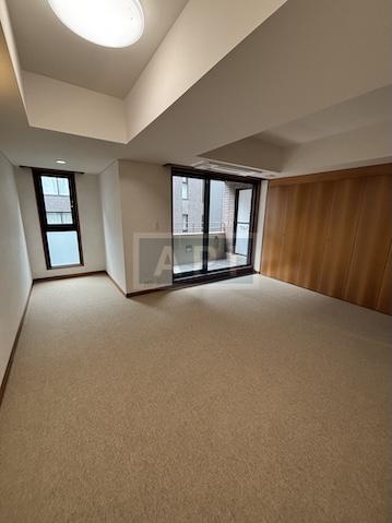  |  Interior photo 07
