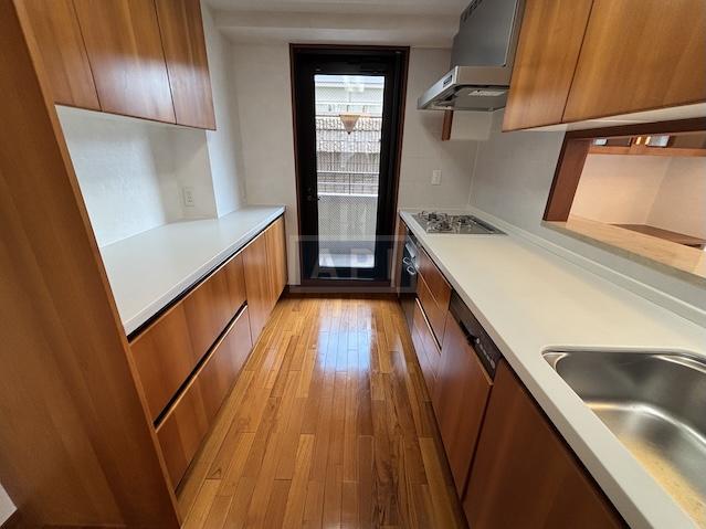  |  Interior photo 05