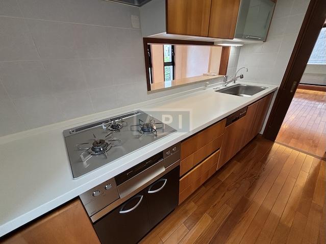  |  Interior photo 06