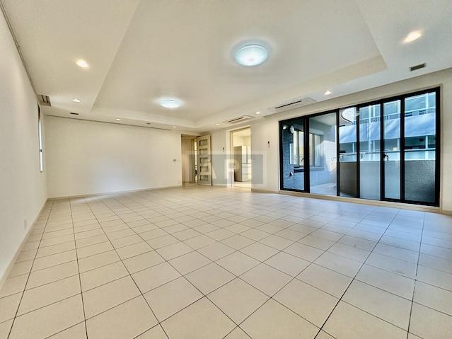  |  Interior photo 03
